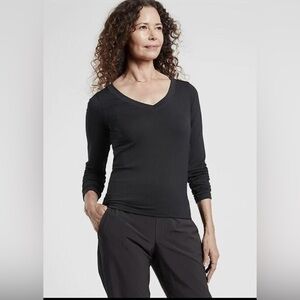 NWT Athleta Renew V Neck Long Sleeve Black Size Large